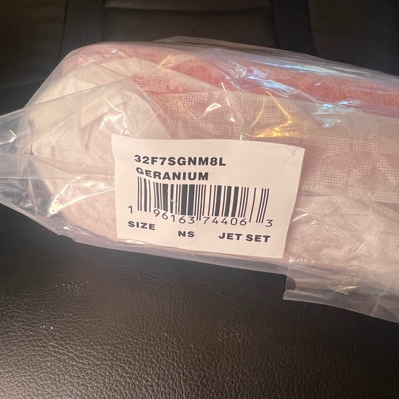 NWT-Michael Kors Jet set with tassel and silver hardware - Picture 2 of 7